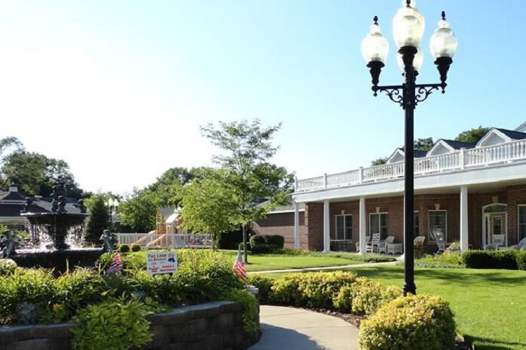 Image Gallery | Senior Living Community Fountain and Lamp Post